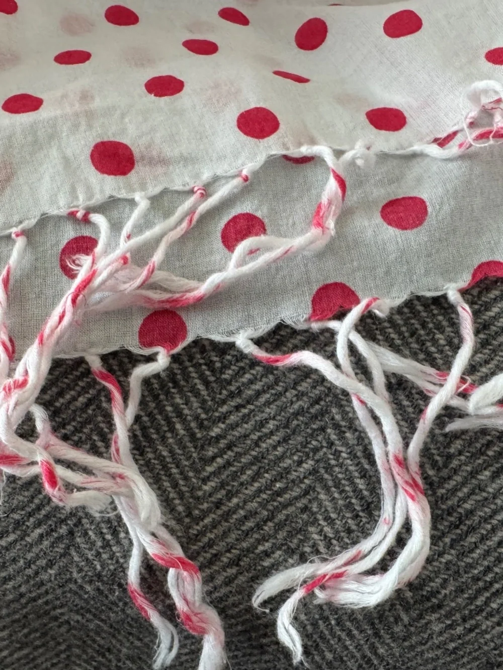 CATH KIDSTON, DARLING WHITE WITH RED POLKA DOT SCARF